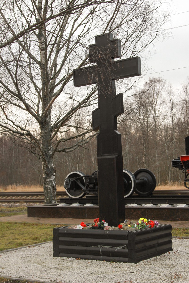 Поклонный крест на станции Ладожское озеро