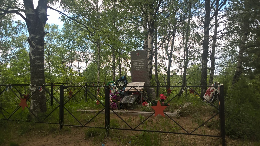 Памятник в деревне Выстав