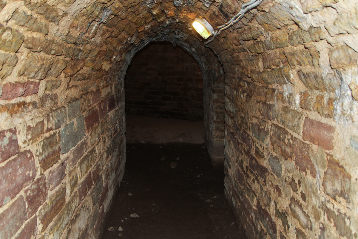 Мрачное подземелье крепости Орешек