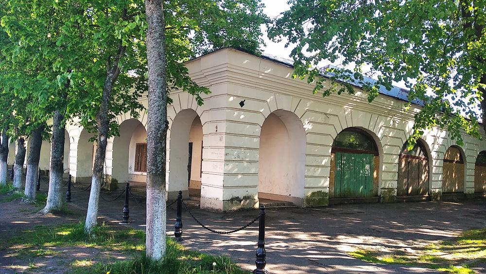 Гостиный двор площадь Кирова в Новой Ладоге