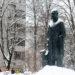 Памятник Ивану Петровичу Павлову с собакой на въезде в академический городок Павлово