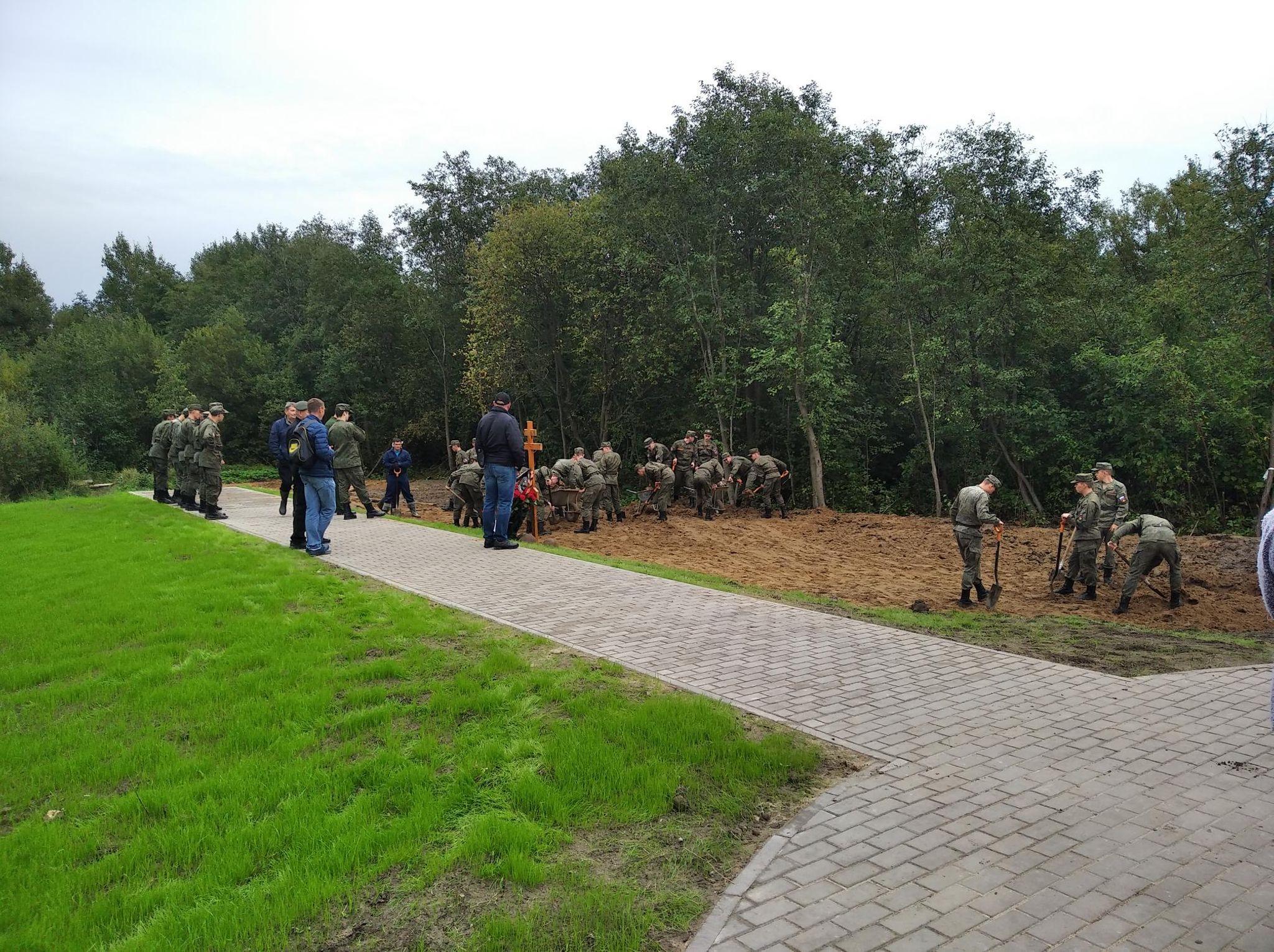 -6 сентября 2020 в урочище Чернышово у деревни Мишкино захоронение останков 470 воинов.