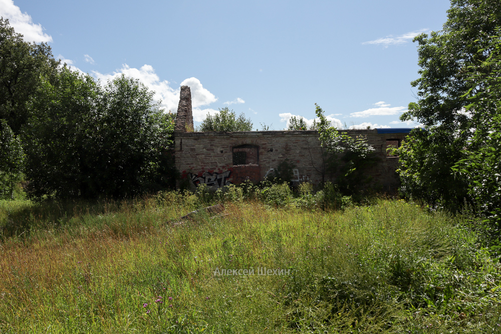 Мельница Штакеншнейдера на реке Ижора в поселке Мыза Ивановка - исторические руины здания