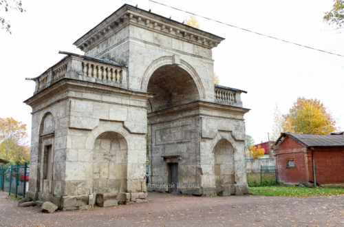 Большие каменные-Берёзовые ворота в Гатчинском парке