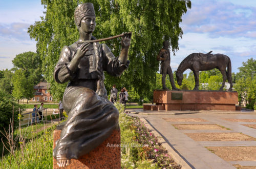 Памятник Батюшкову на Кремлёвской площади в Вологде