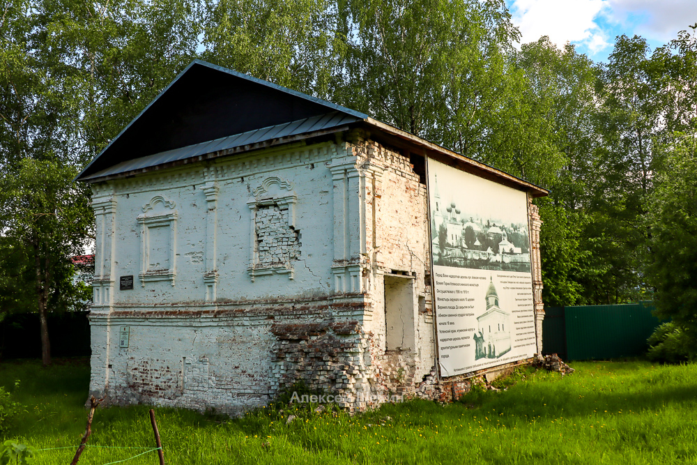 Надвратная Алексеевская церковь Успенского монастыря